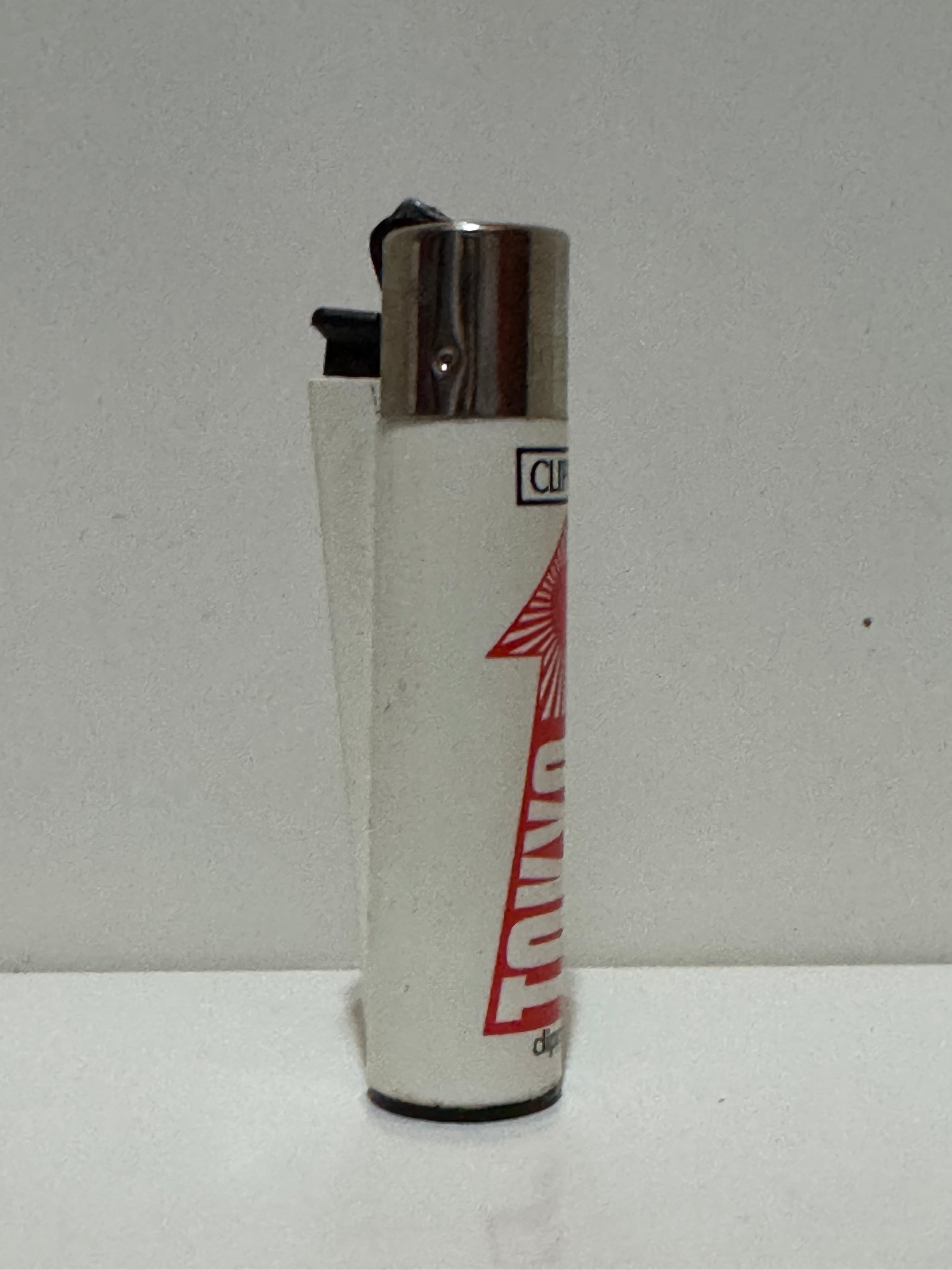 Clipper Tokyo rising sun lighter – white with red lettering