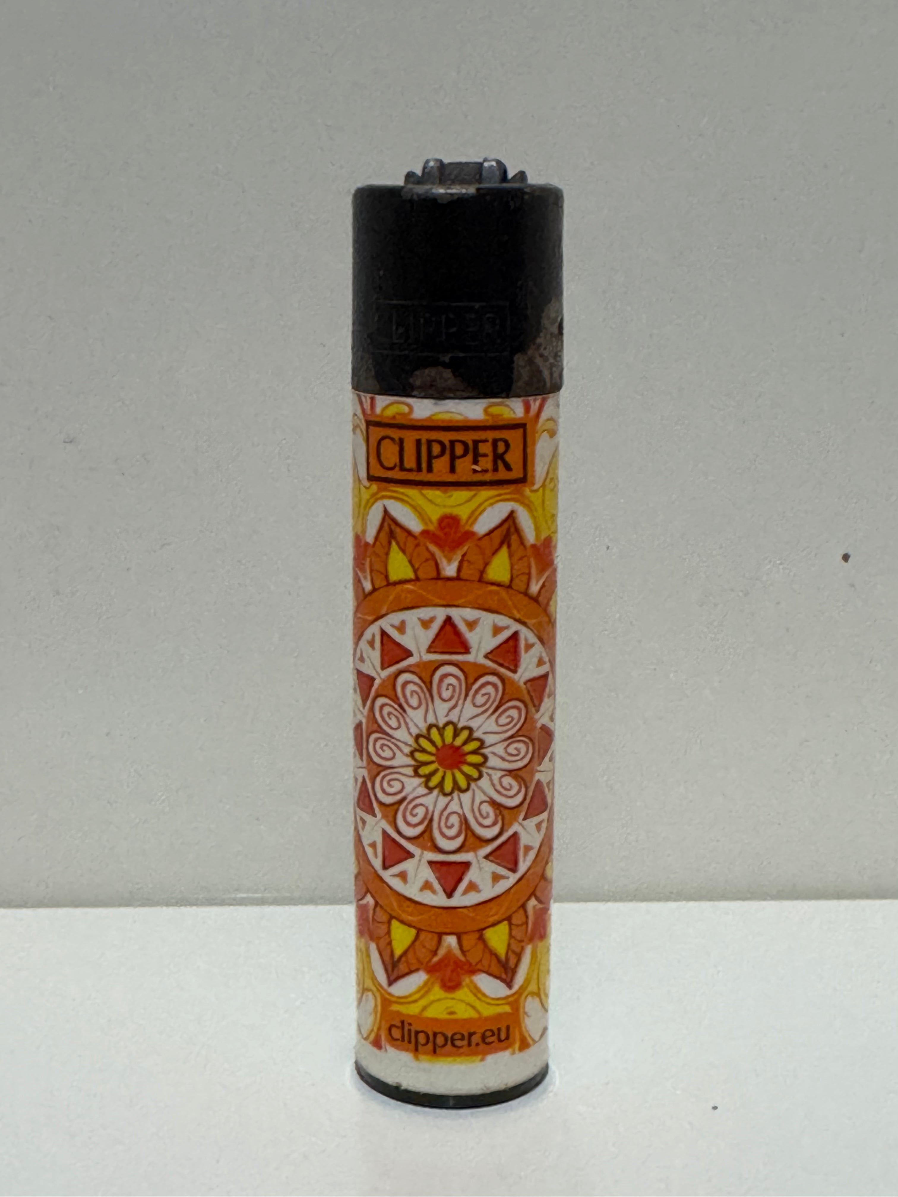 Clipper mandala sunburst lighter – white floral design