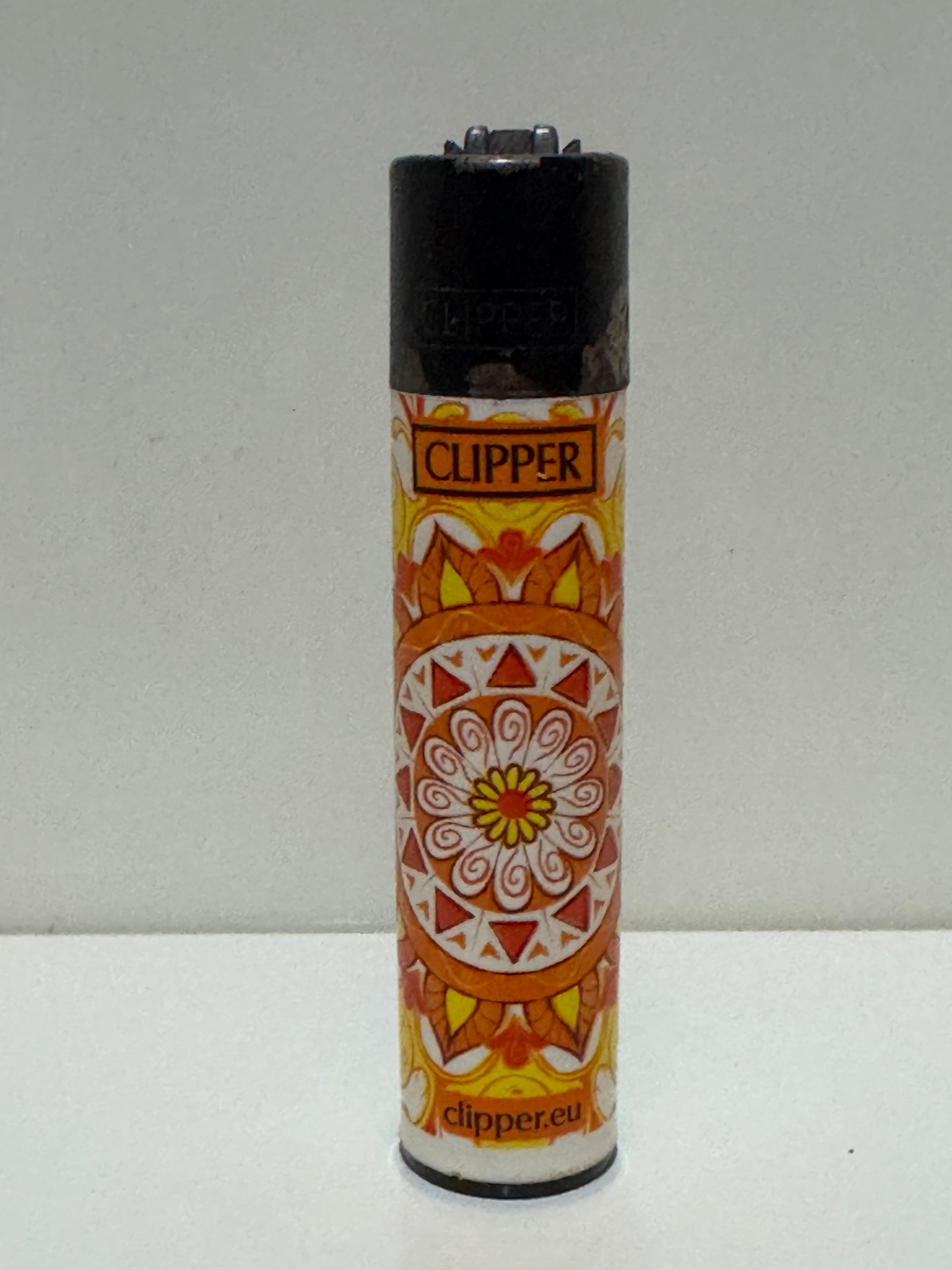 Clipper mandala sunburst lighter – white floral design
