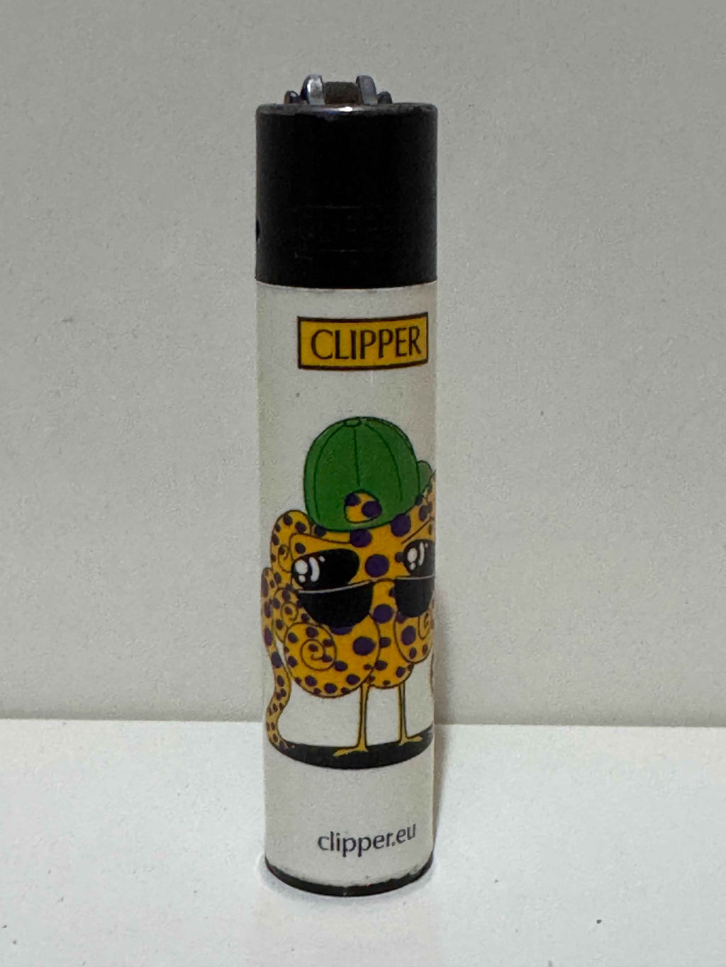 Clipper jungle animal print lighter – white leopard design