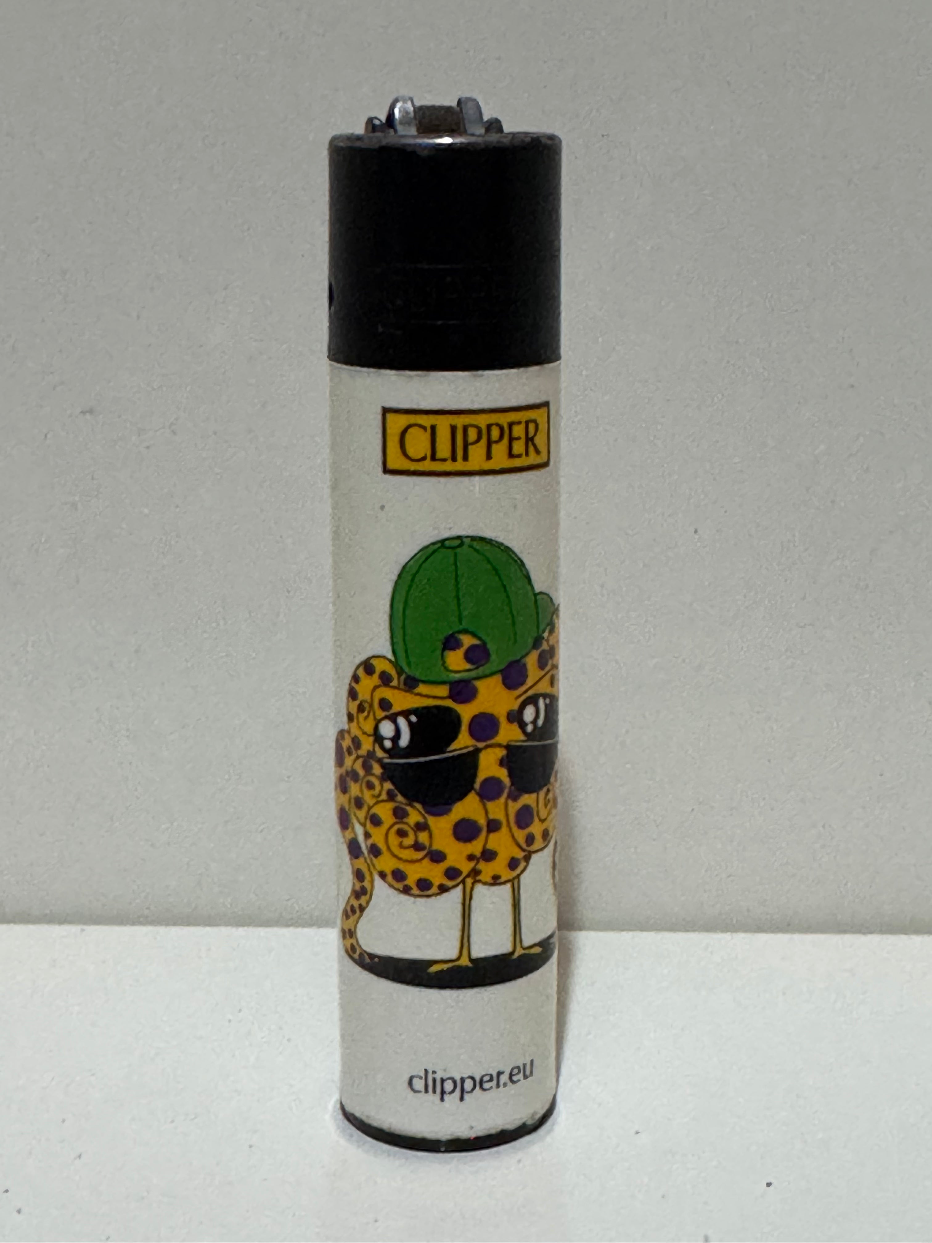 Clipper jungle animal print lighter – white leopard design