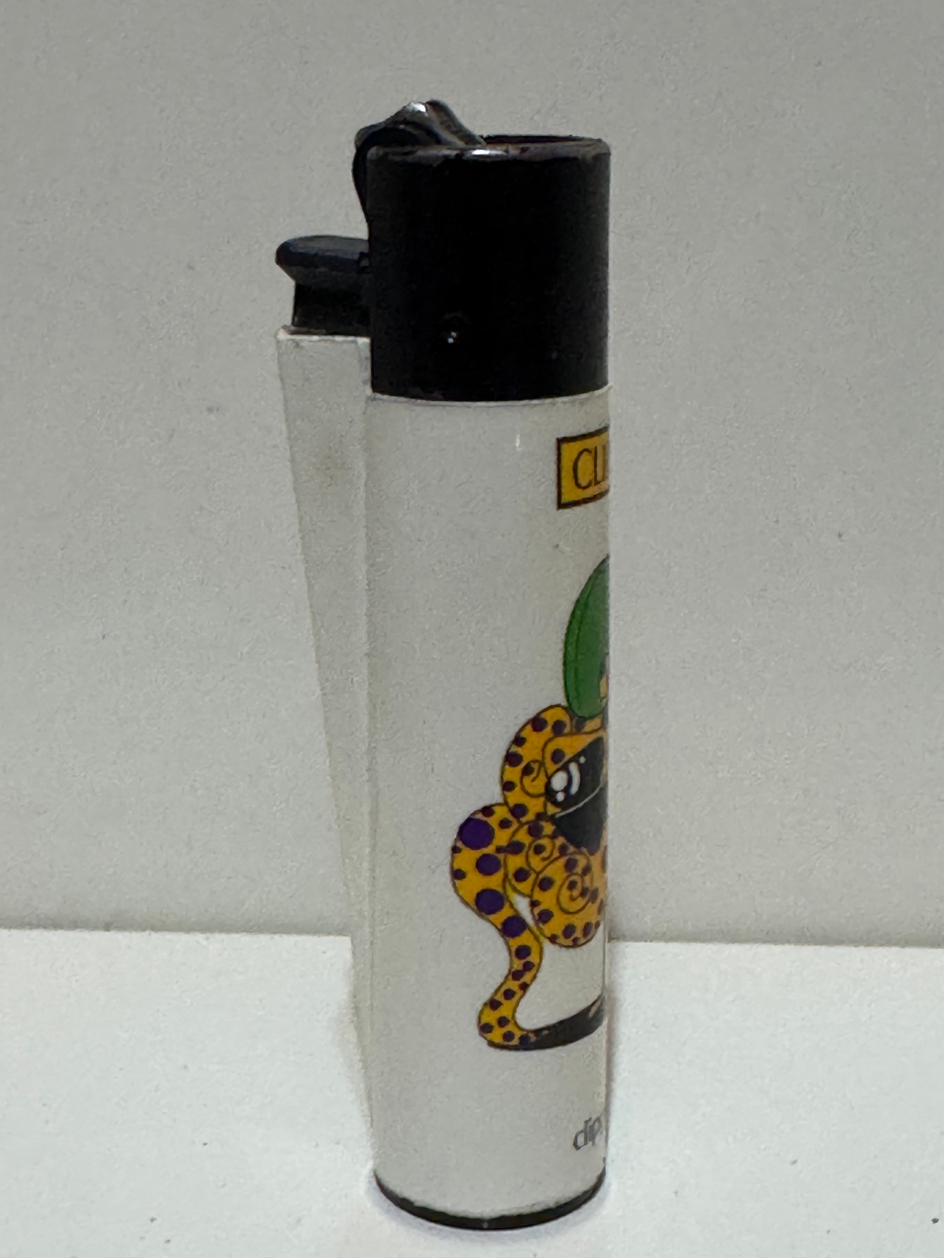 Clipper jungle animal print lighter – white leopard design
