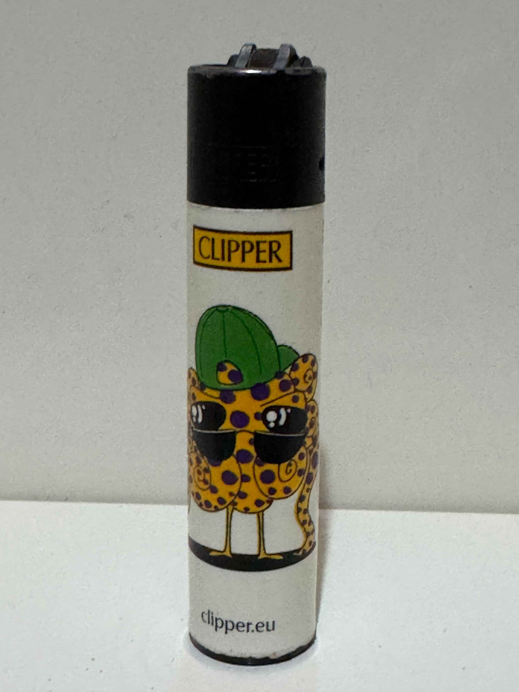 Clipper jungle animal print lighter – white leopard design