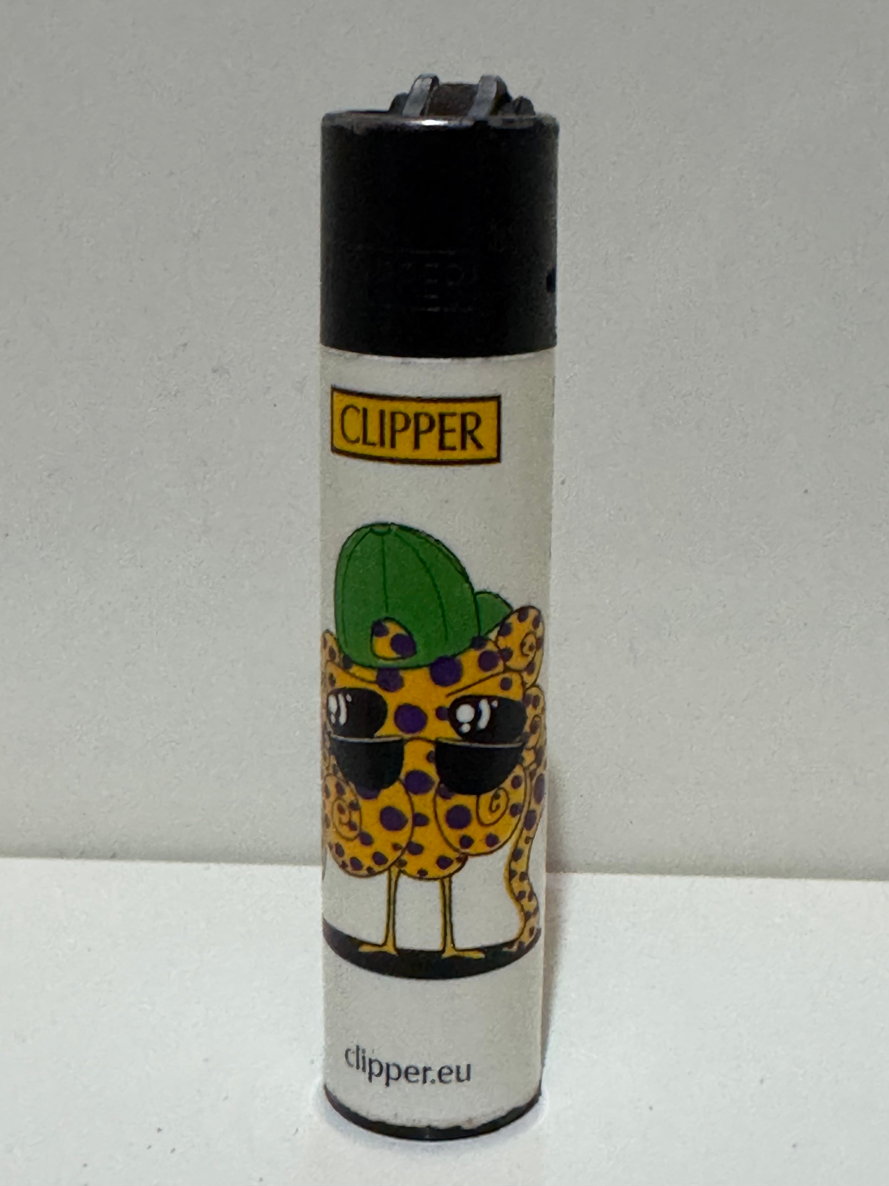Clipper jungle animal print lighter – white leopard design