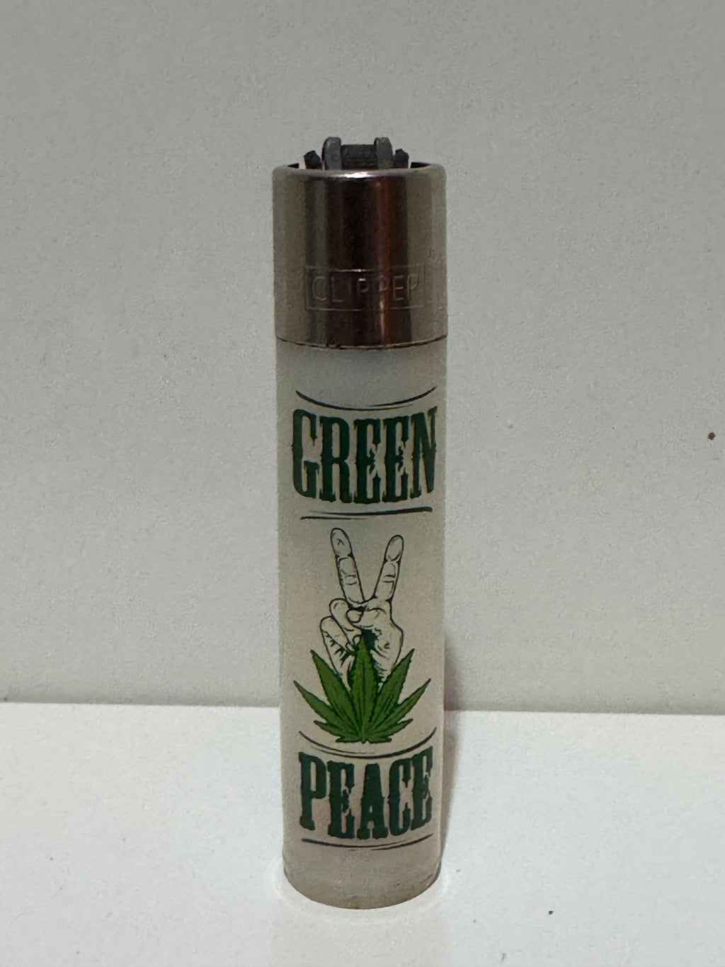 Clipper Brooklyn peace sign lighter – frosted white graphic