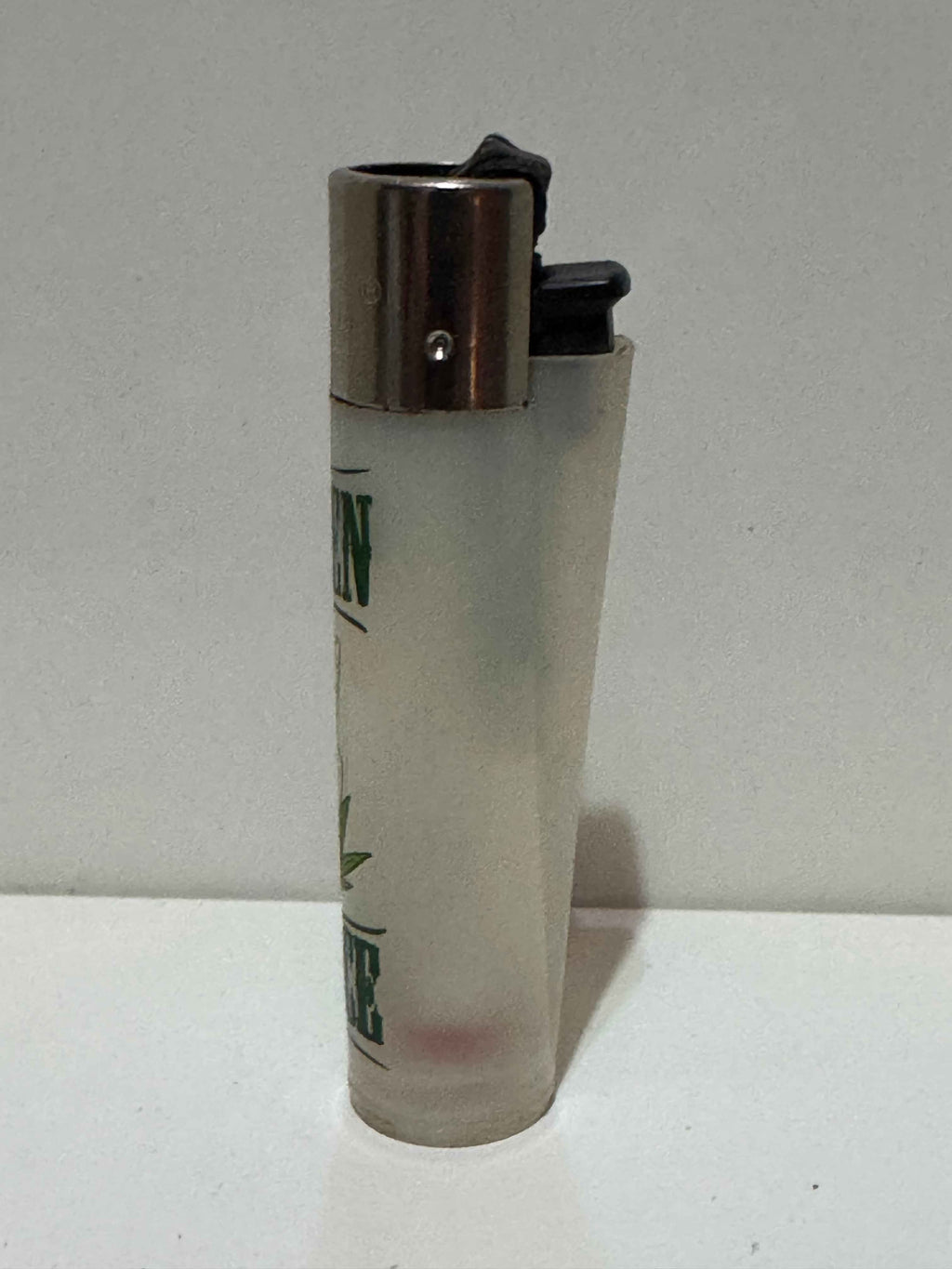 Clipper Brooklyn peace sign lighter – frosted white graphic