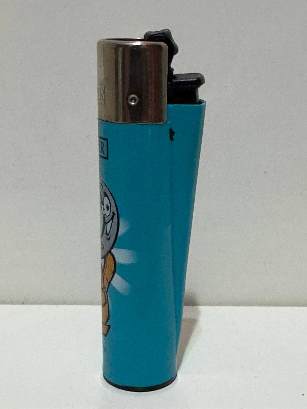 Clipper lucky horseshoe lighter – sky blue graphic design