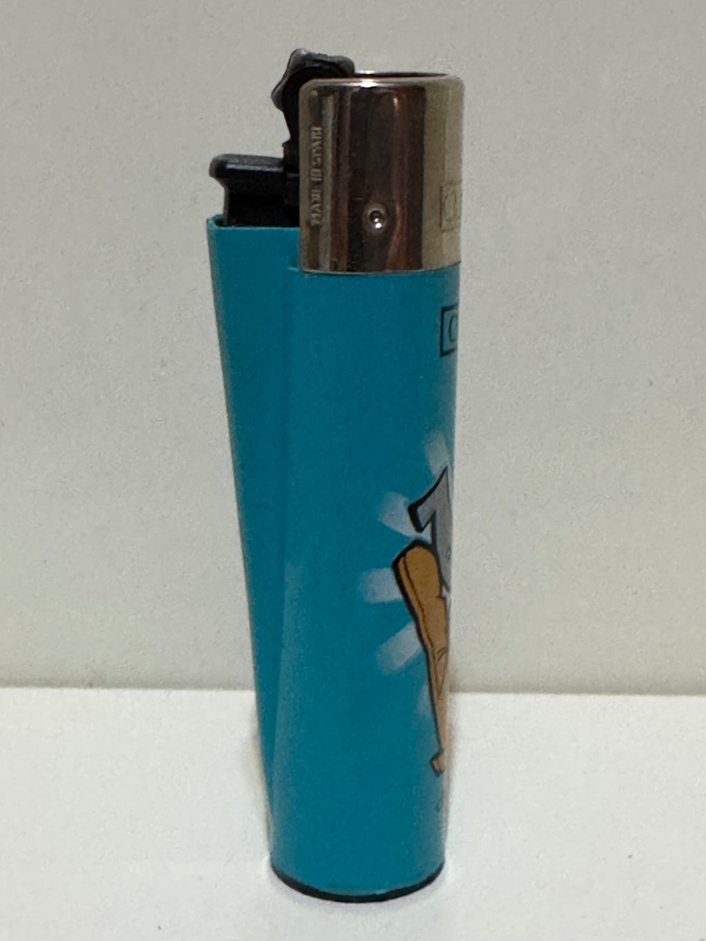 Clipper lucky horseshoe lighter – sky blue graphic design