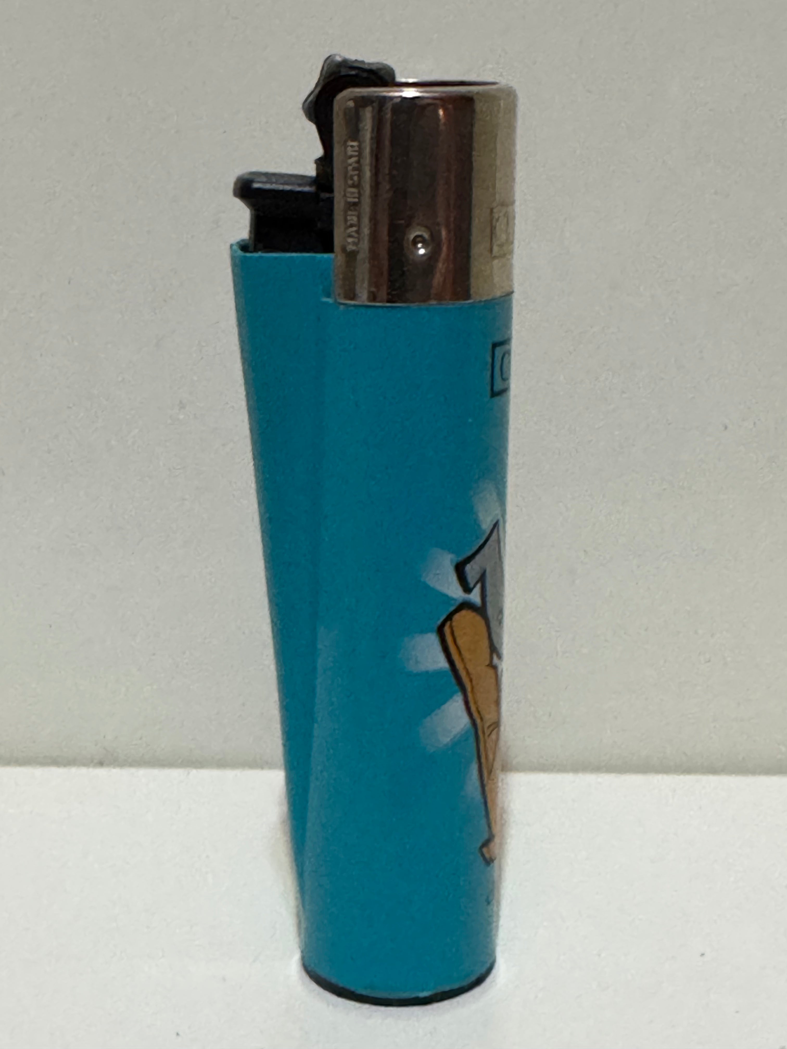 Clipper lucky horseshoe lighter – sky blue graphic design