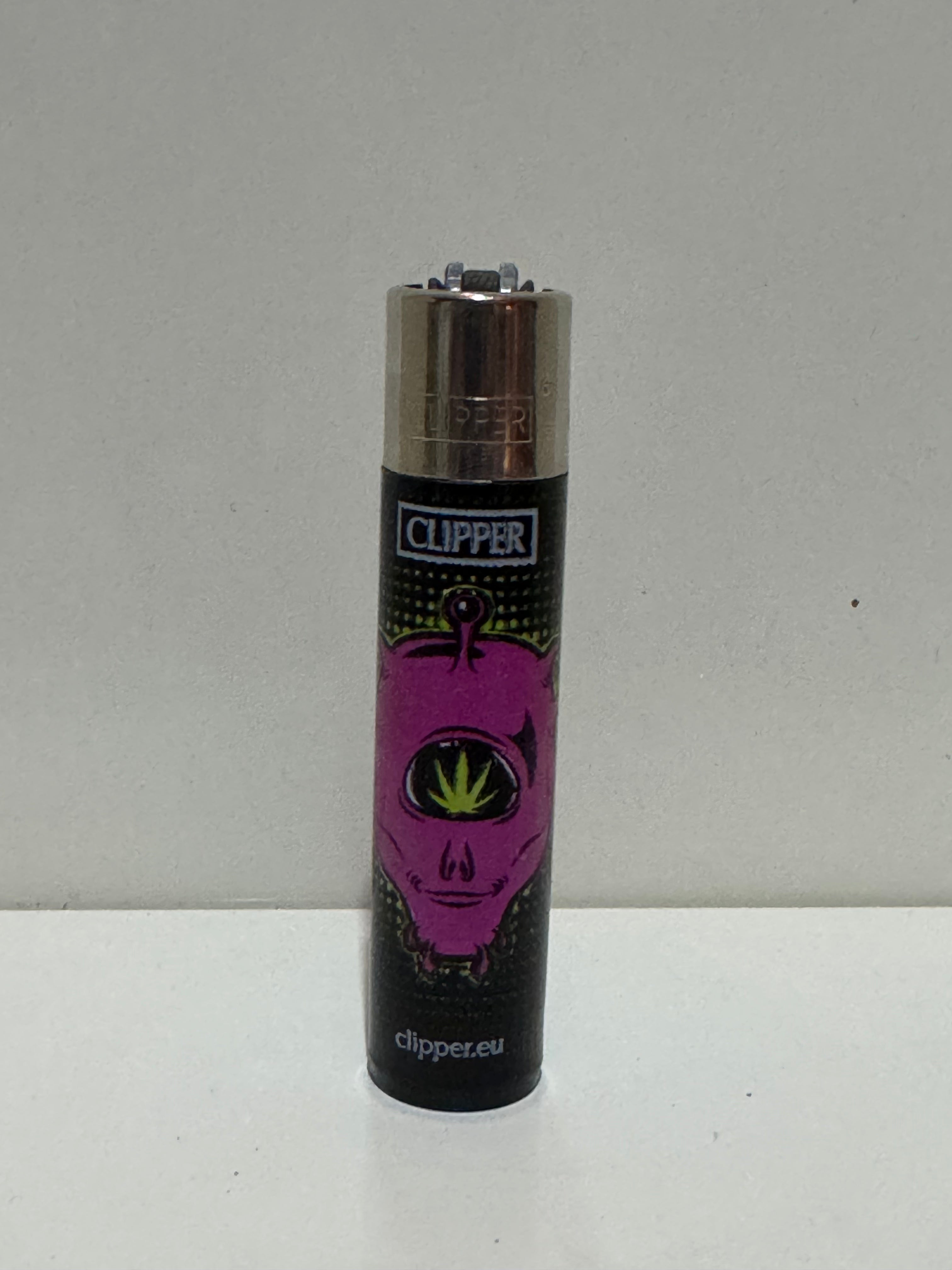 Clipper alien skull lighter – teal psychedelic art design