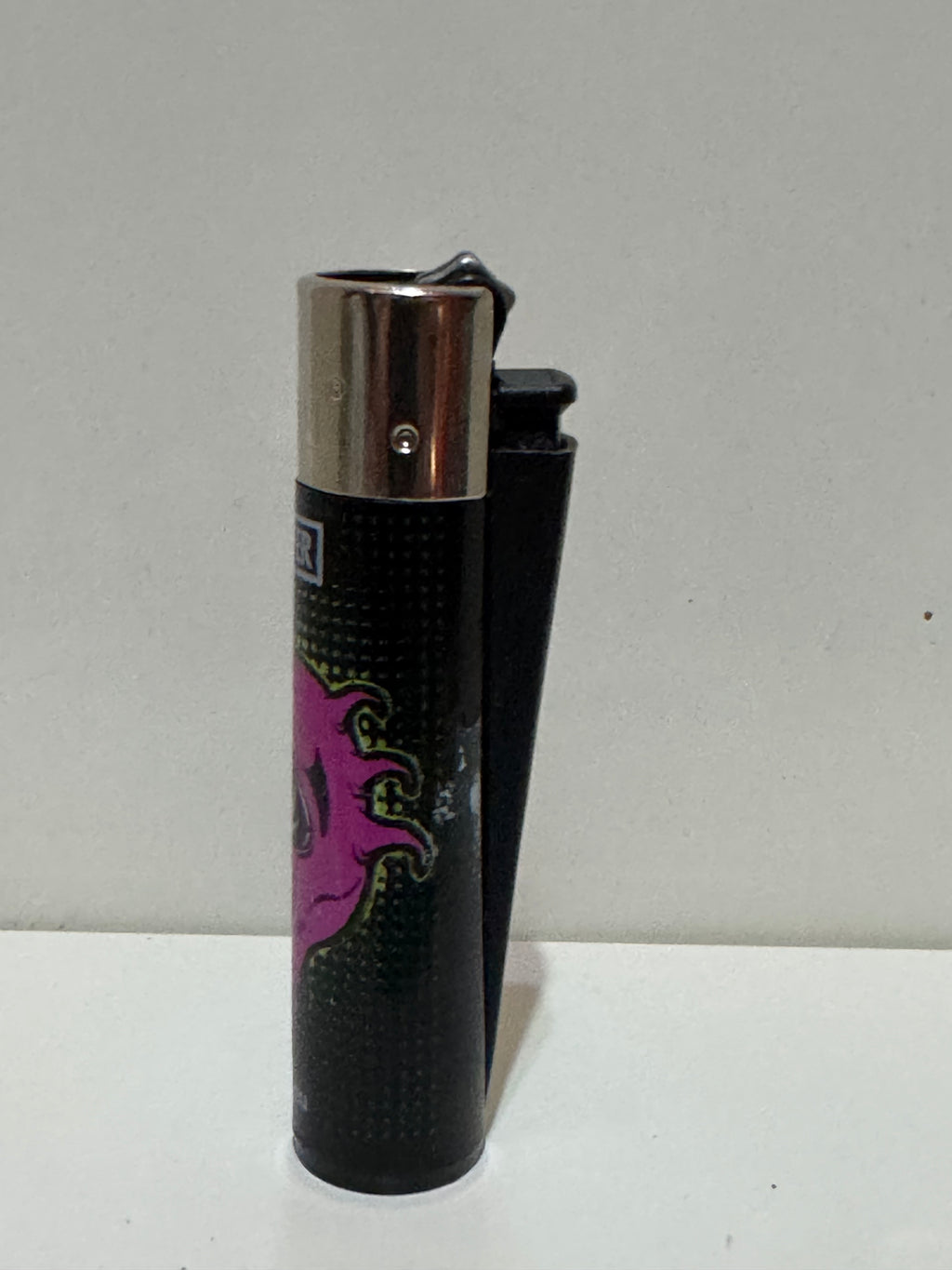 Clipper alien skull lighter – teal psychedelic art design