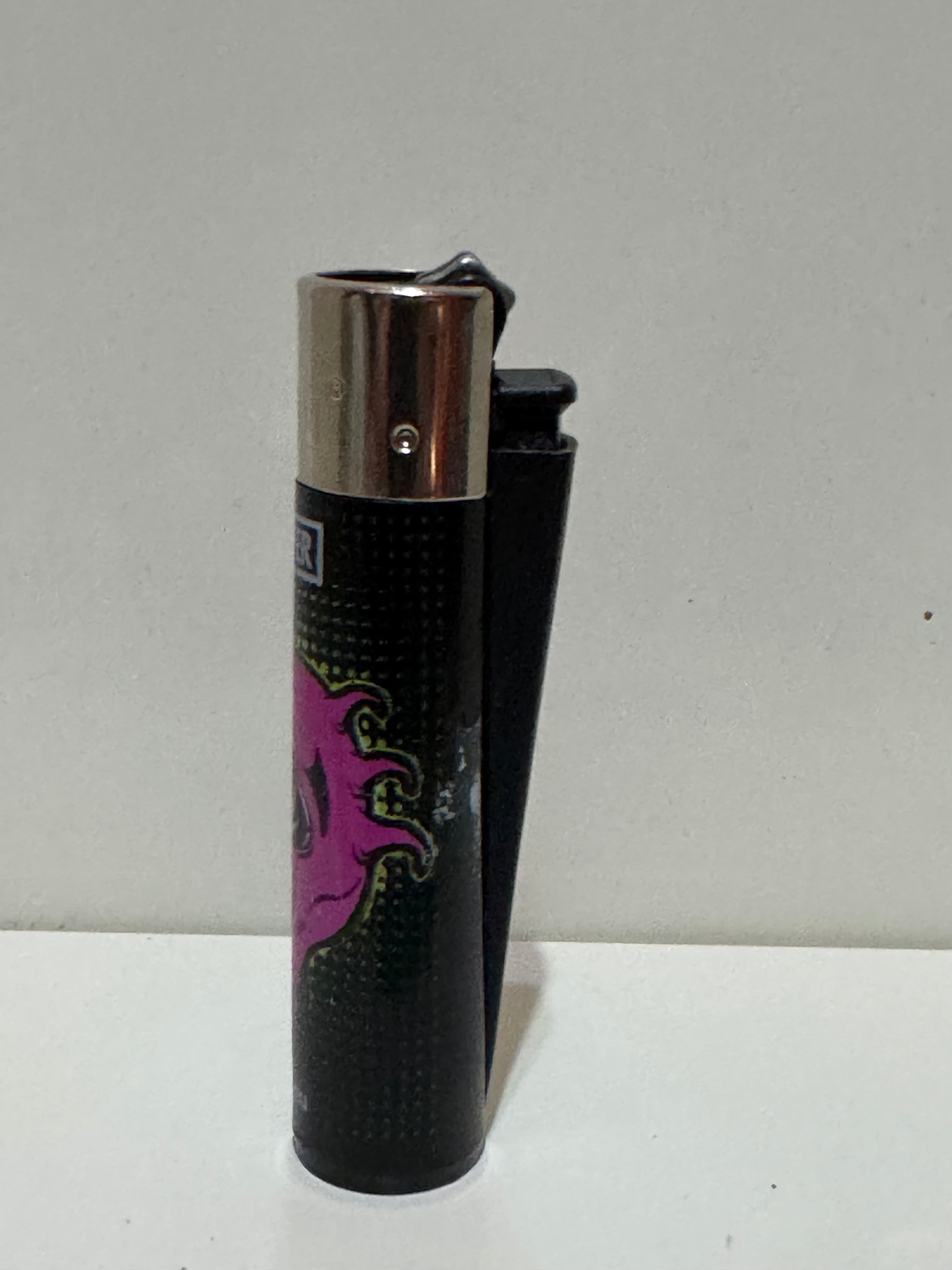 Clipper alien skull lighter – teal psychedelic art design