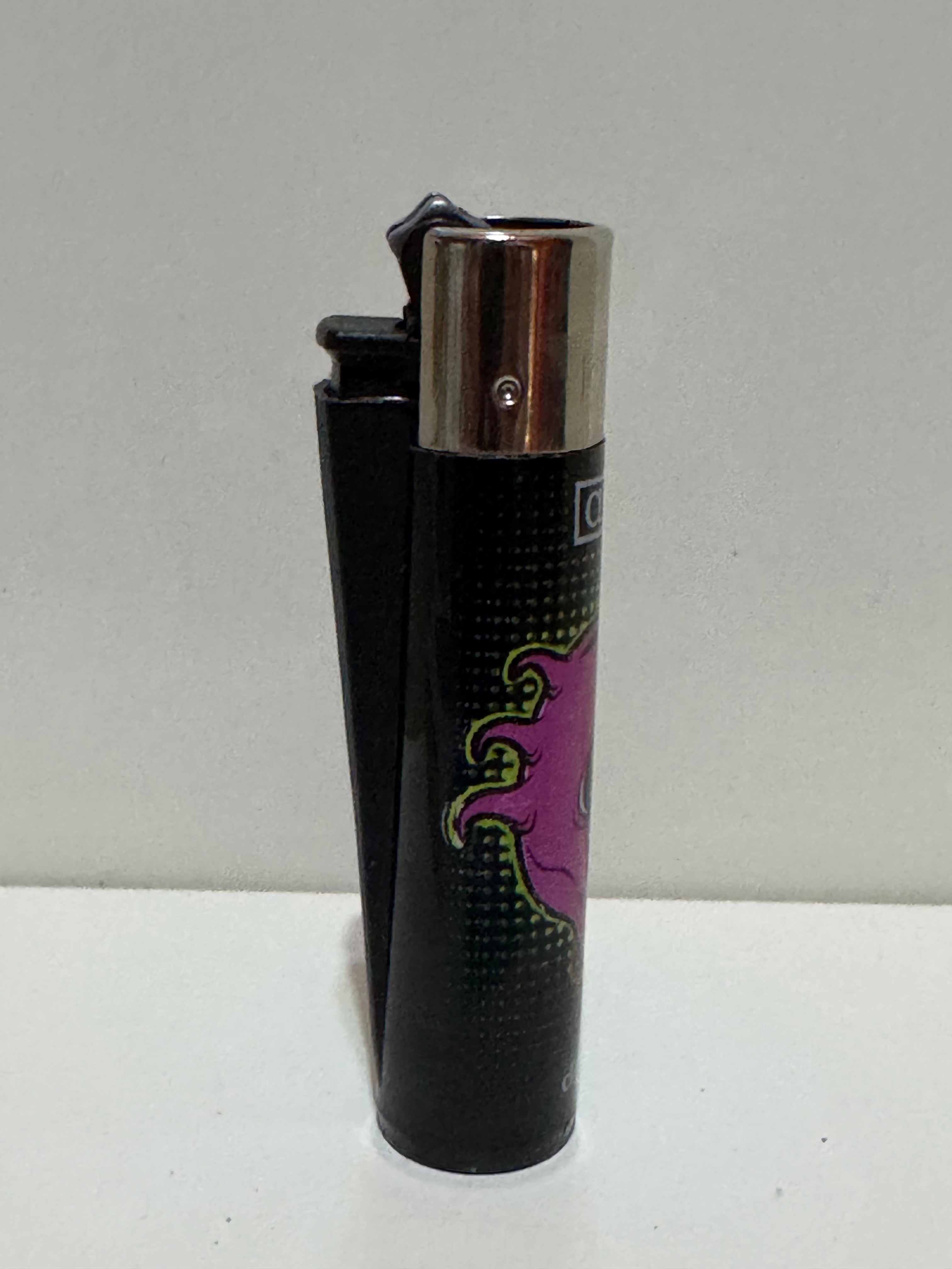 Clipper alien skull lighter – teal psychedelic art design