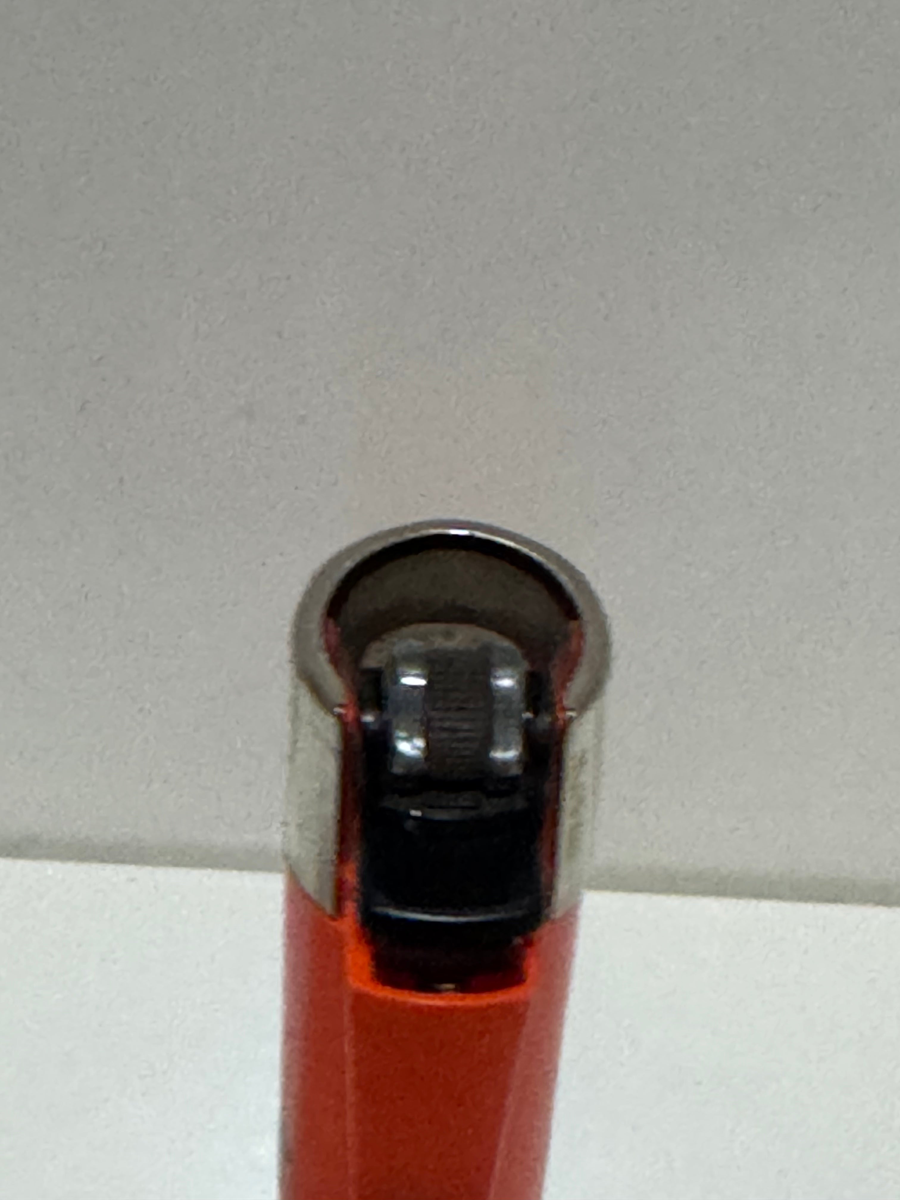 Clipper Peace retro lettering lighter – orange and red